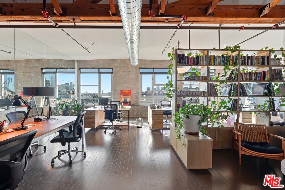 530 South Hewitt Street, Unit 533 Los Angeles, CA 90013 - Photo 24 of 57 a living room with furniture and a book shelf