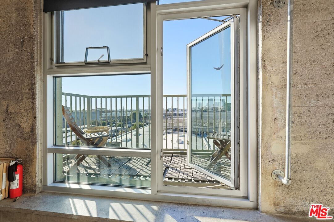 530 South Hewitt Street, Unit 533 Los Angeles, CA 90013 - Photo 29 of 57