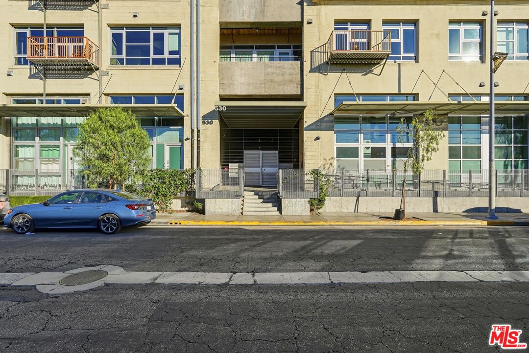 530 South Hewitt Street, Unit 533 Los Angeles, CA 90013 - Photo 3 of 57 a view of a building with car parked