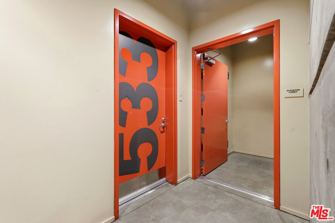 530 South Hewitt Street, Unit 533 Los Angeles, CA 90013 - Photo 4 of 57 a door with an hallway