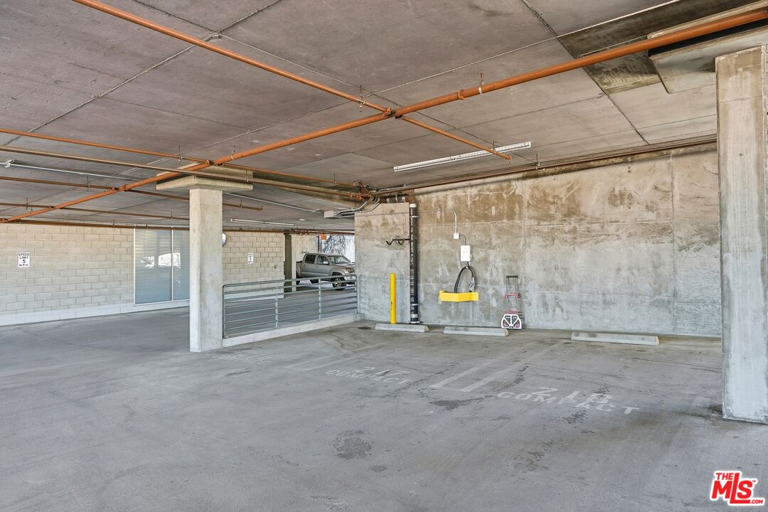 530 South Hewitt Street, Unit 533 Los Angeles, CA 90013 - Photo 41 of 57 a view of empty room