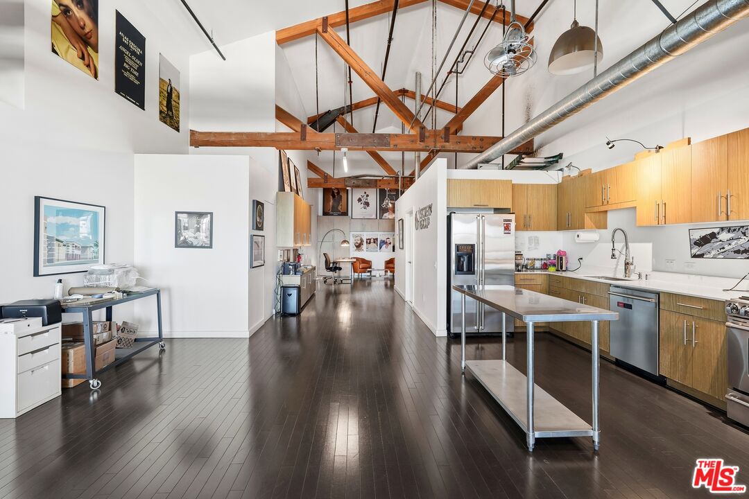 530 South Hewitt Street, Unit 533 Los Angeles, CA 90013 - Photo 5 of 57 a kitchen with stainless steel appliances granite countertop lots of counter top space
