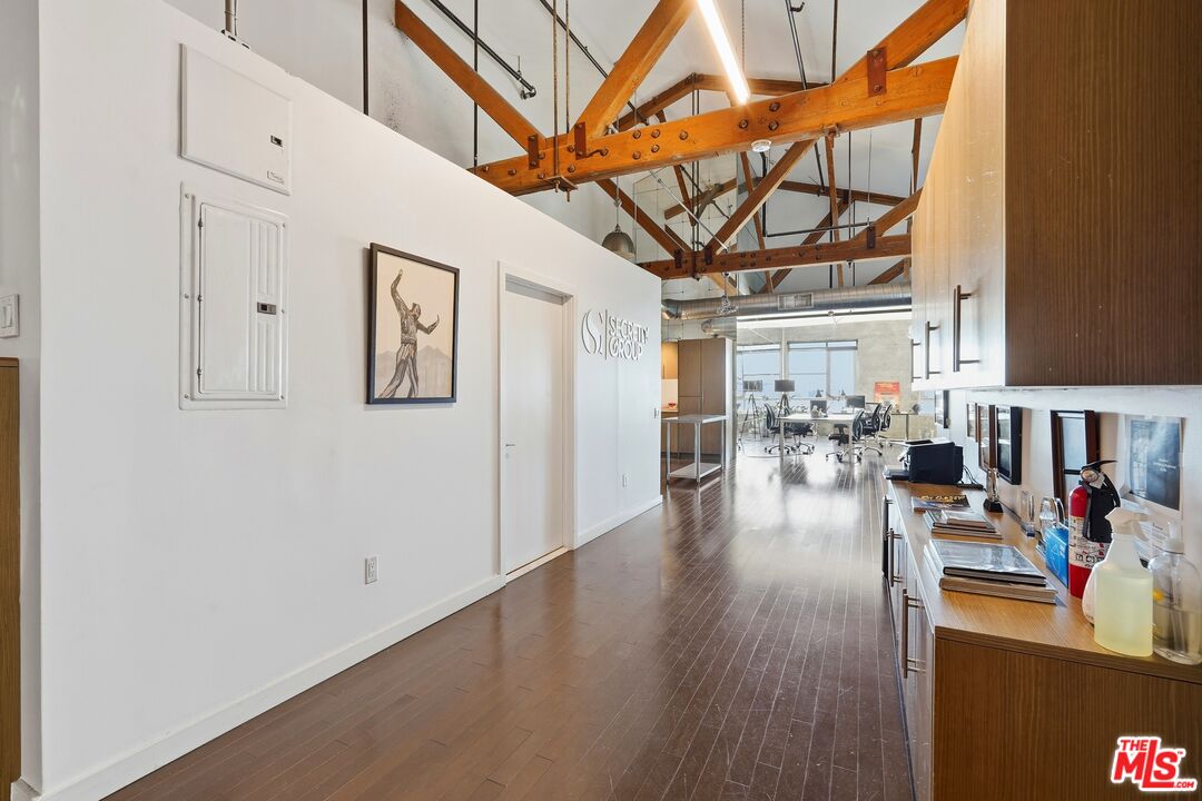 530 South Hewitt Street, Unit 533 Los Angeles, CA 90013 - Photo 10 of 57 a view of a livingroom with furniture and wooden floor