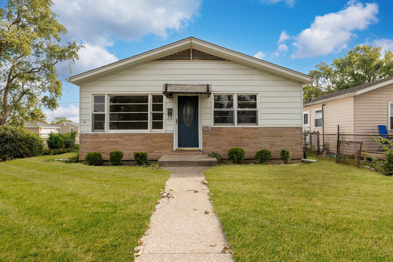 14901 Richmond Avenue Posen, IL 60469 - Photo 1 of 33 a front view of a house with yard