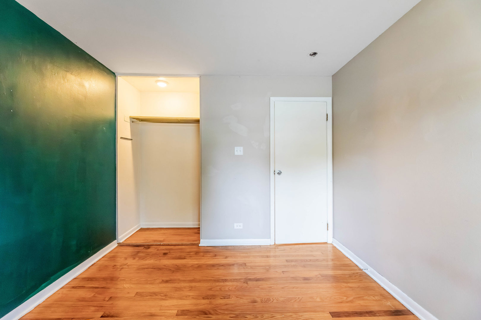 14901 Richmond Avenue Posen, IL 60469 - Photo 11 of 33 a view of an empty room with wooden floor