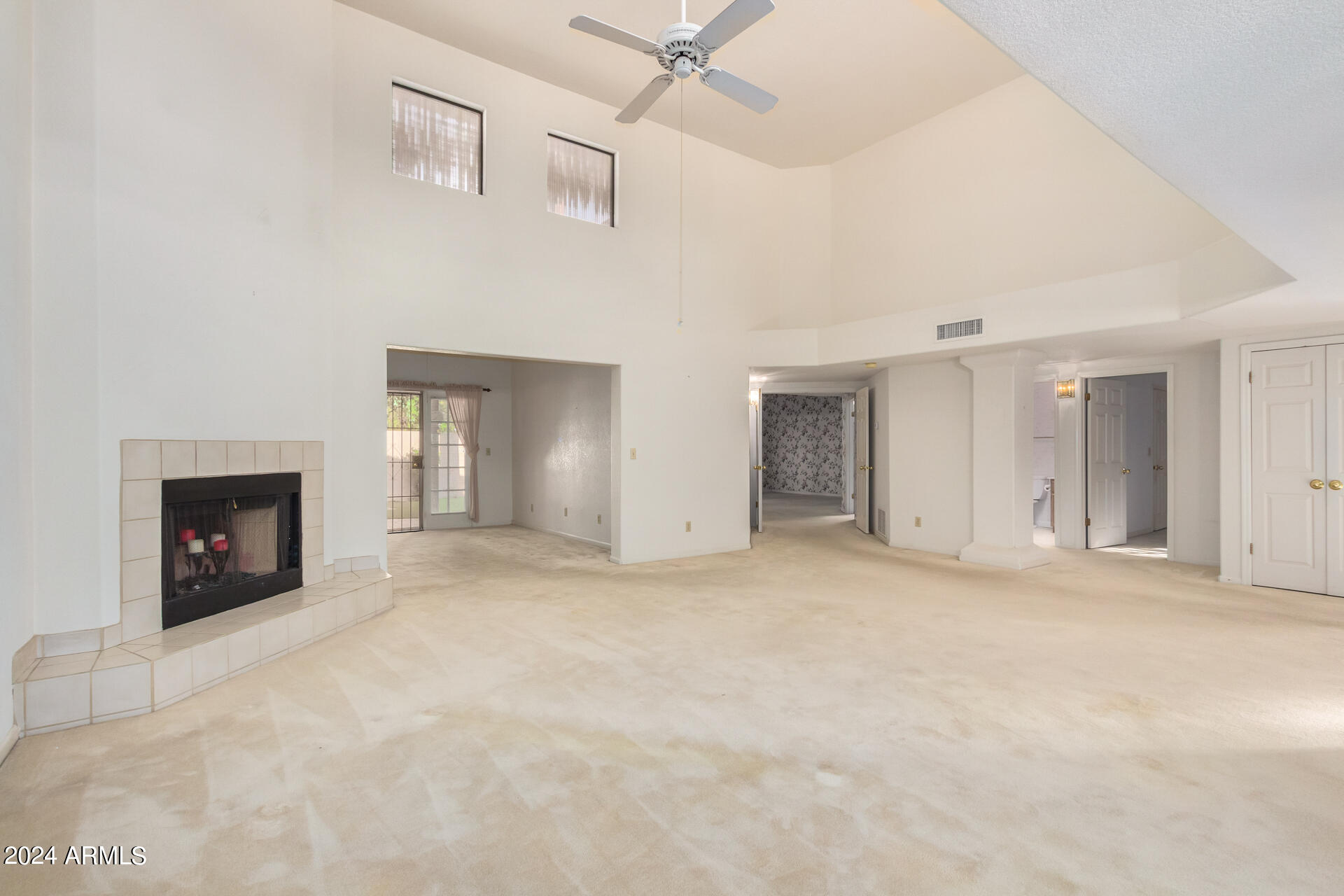 8100 East Camelback Road, Unit 159 Scottsdale, AZ 85251 - Photo 5 of 43 Vaulted ceilings and clerestory windows