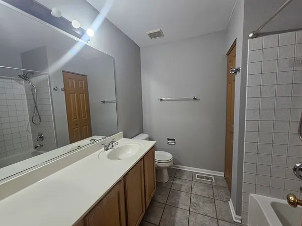 $2,395 | 852 Woodewind Drive, Naperville, IL 60563