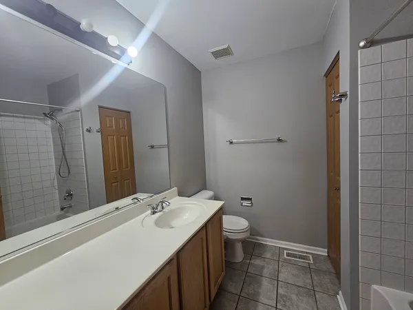 $2,395 | 852 Woodewind Drive, Naperville, IL 60563