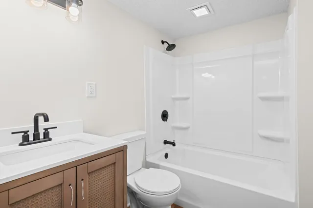 $214,900 | 392 33rd Ave Court, East Moline, IL 61244