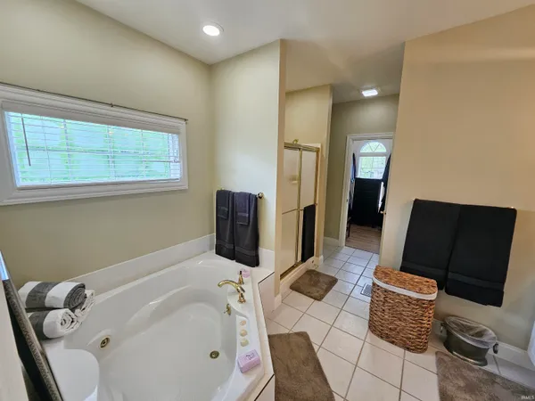 $1,149,000 | 6644 Hillsgate Court, Newburgh, IN 47630