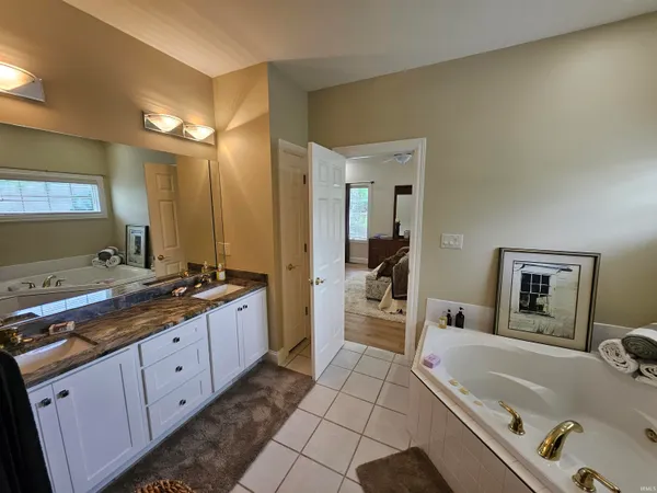 $1,149,000 | 6644 Hillsgate Court, Newburgh, IN 47630