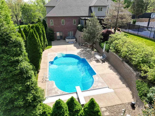 $1,149,000 | 6644 Hillsgate Court, Newburgh, IN 47630