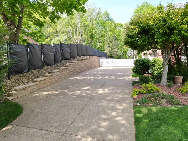 $1,149,000 | 6644 Hillsgate Court, Newburgh, IN 47630