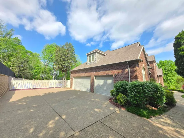 $1,149,000 | 6644 Hillsgate Court, Newburgh, IN 47630