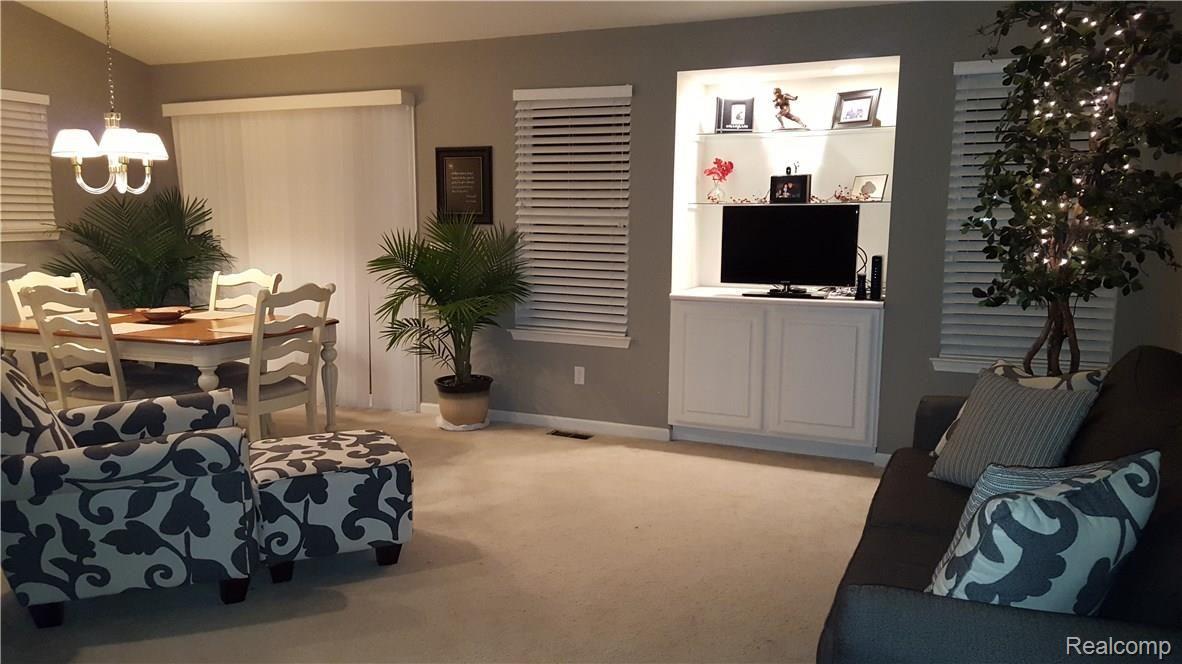 441 Lilly View Court, Unit 67 Howell, MI 48843 - Photo 3 of 15 20160213_194700.jpg