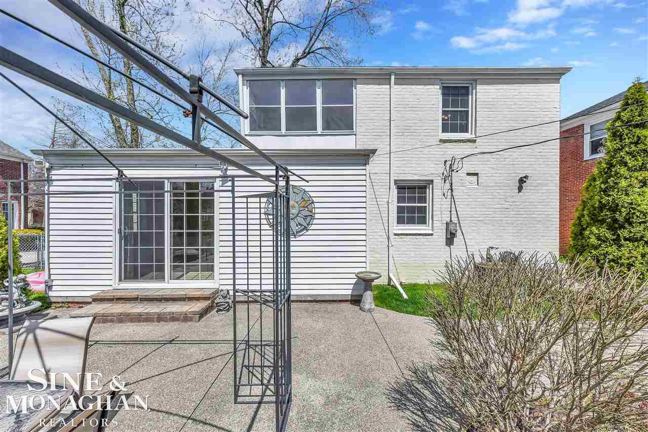 1713 Broadstone Road Grosse Pointe Woods, MI 48236 - Photo 7 of 41