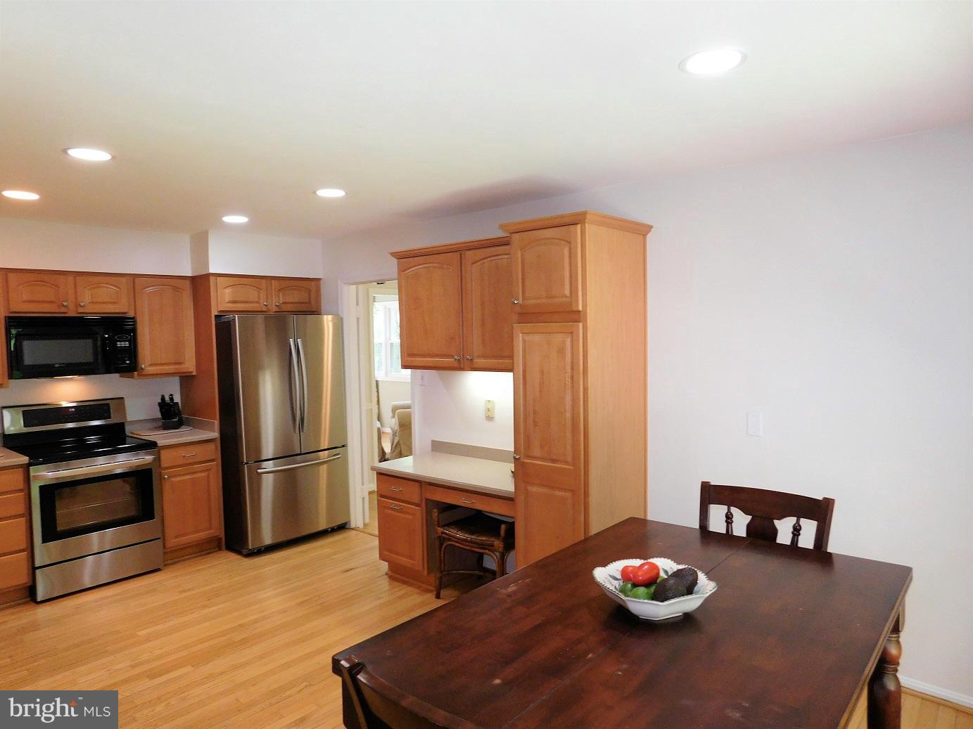 2352 Paddock Lane Reston, VA 20191 - Photo 11 of 30 Large Eat-in Area