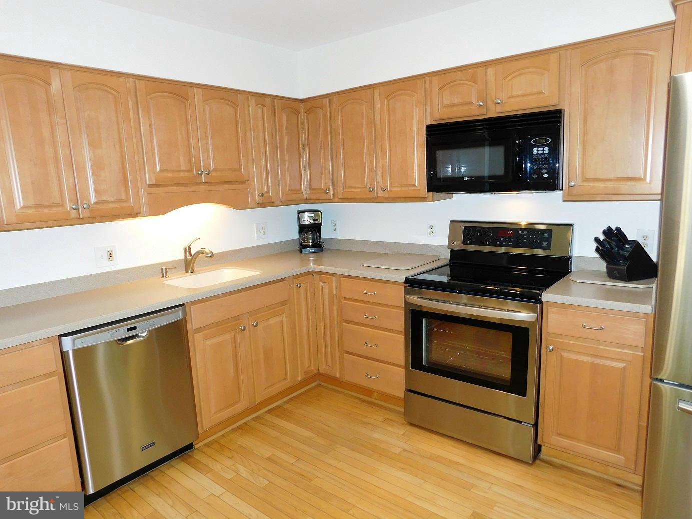 2352 Paddock Lane Reston, VA 20191 - Photo 12 of 30 Newer Stainless Appliances