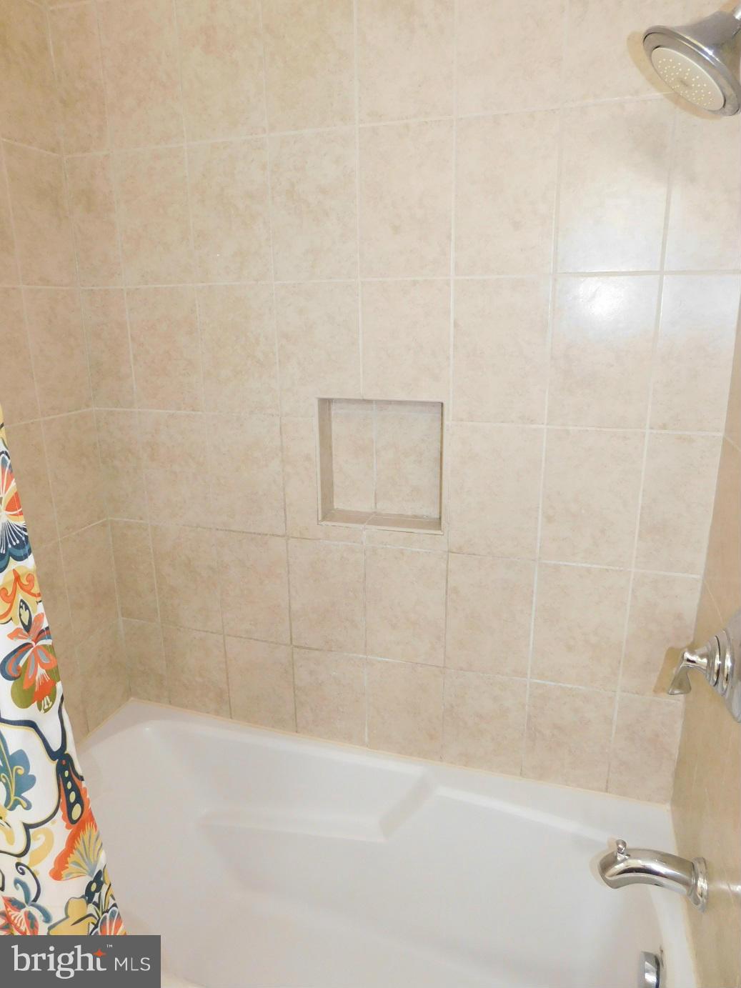 2352 Paddock Lane Reston, VA 20191 - Photo 20 of 30 Deep Soaking Tub