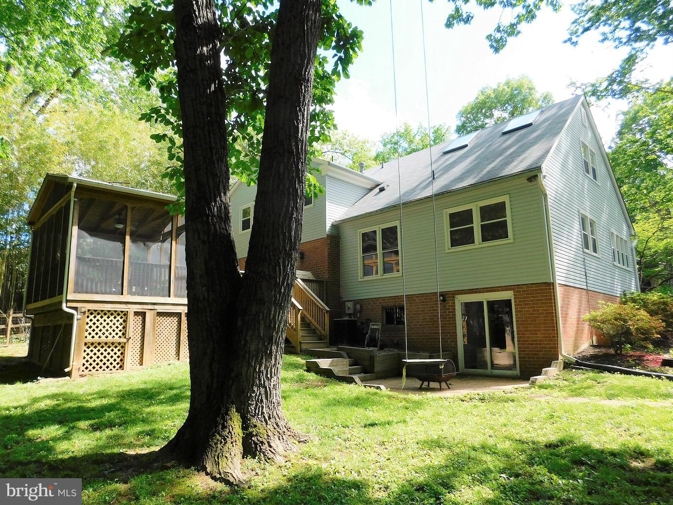 2352 Paddock Lane Reston, VA 20191 - Photo 28 of 30 Beautifully Maintained.