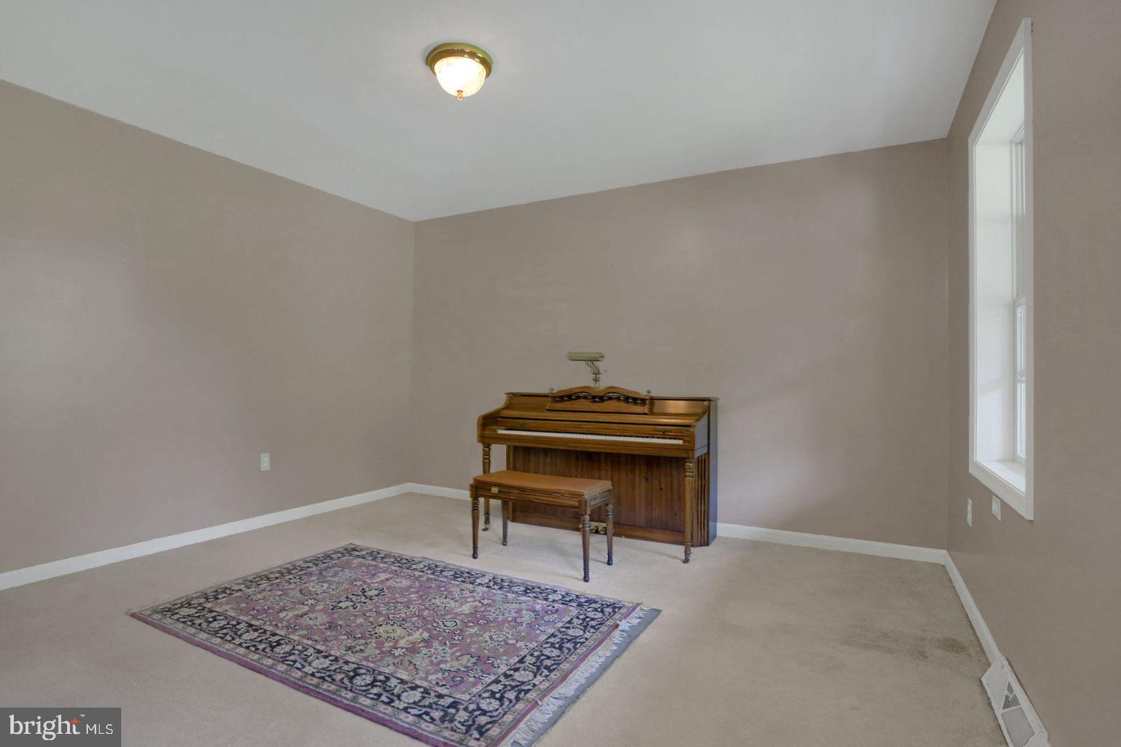 339 Candy Road Mohnton, PA 19540 - Photo 20 of 39 Living Room