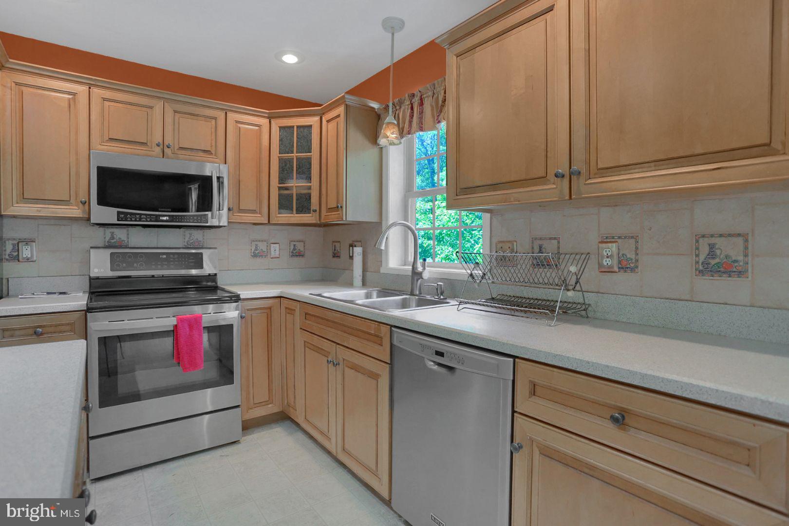 339 Candy Road Mohnton, PA 19540 - Photo 7 of 39 Kithchen