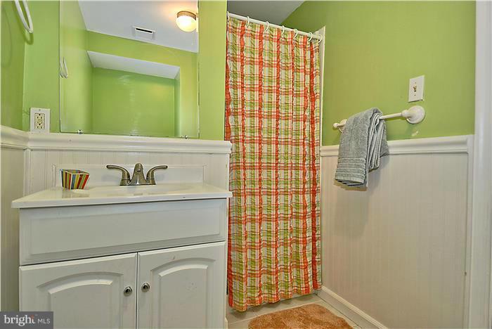 3805 Ferrara Drive Silver Spring, MD 20906 - Photo 21 of 25 Bath