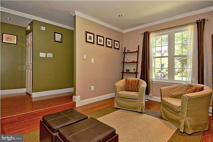 3805 Ferrara Drive Silver Spring, MD 20906 - Photo 4 of 25 Living Room