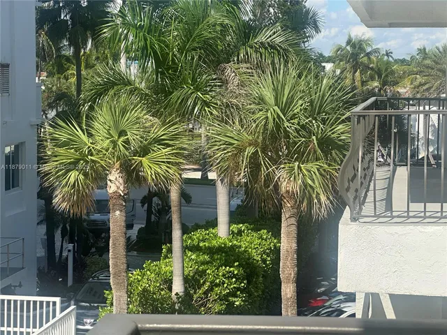$2,700 | 5415 Collins Avenue, Unit 302A, Miami Beach, FL 33140