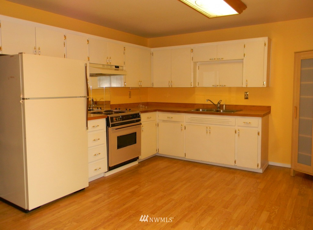 16025 Southeast 134th Street Renton, WA 98059 - Photo 5 of 15 Gallery Image 5