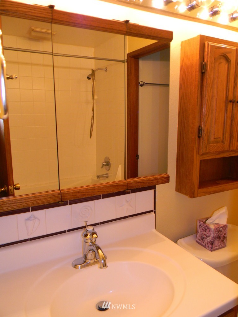 16025 Southeast 134th Street Renton, WA 98059 - Photo 9 of 15 Gallery Image 9