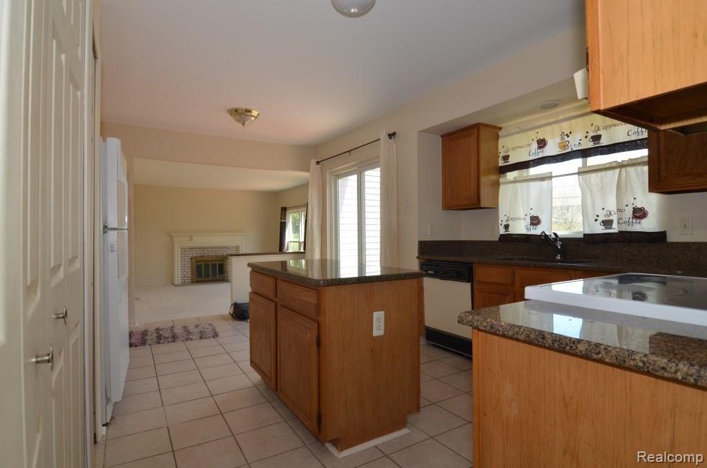 1668 Ridgecrest Rochester Hills, MI 48306 - Photo 13 of 31