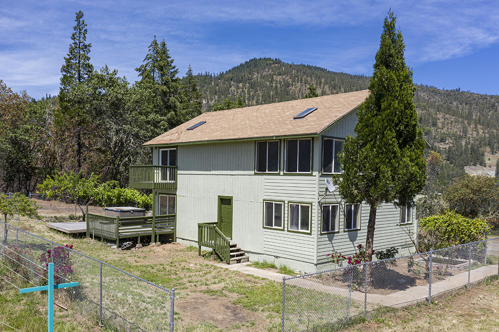 900-910 Oxyoke Road Grants Pass, OR 97526 - Photo 2 of 37 2