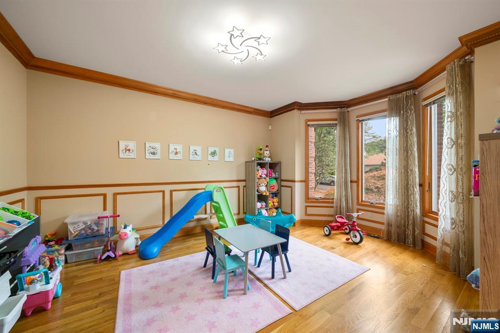 325 Cooper Place Paramus, NJ 07652 - Photo 6 of 31