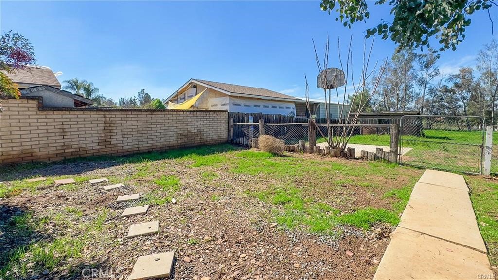 16201 Alta Cresta Avenue Riverside, CA 92508 - Photo 43 of 51 a view of a backyard with a garden