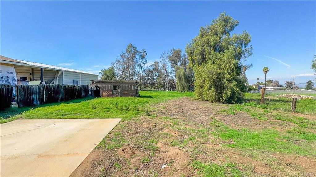 16201 Alta Cresta Avenue Riverside, CA 92508 - Photo 49 of 51 a view of a yard with plants and a building