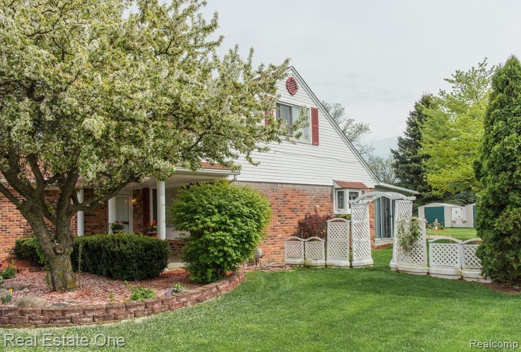 45353 Rector Drive Canton, MI 48188 - Photo 2 of 24