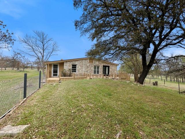 7121 McGregor Park Road Temple, TX 76502 - Photo 4 of 21 a front view of a house with garden