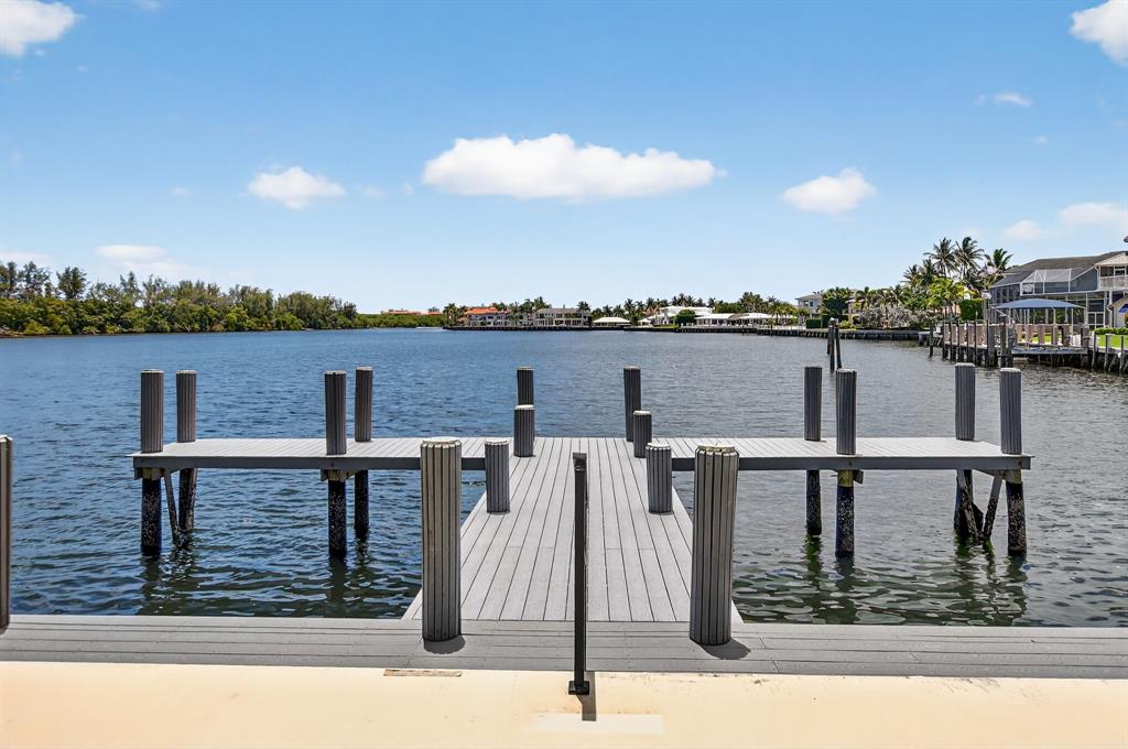 850 Northeast Spanish River Boulevard, Unit 33 Boca Raton, FL 33431 - Photo 22 of 37 a view of a terrace with chairs