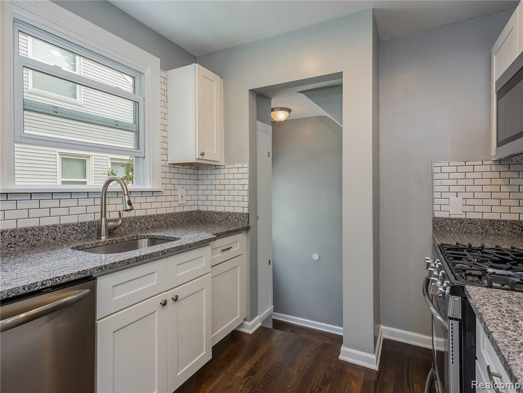 2211 Columbia Road Berkley, MI 48072 - Photo 15 of 44