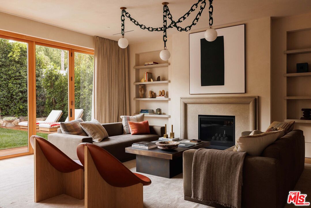 12128 Viewcrest Road Studio City, CA 91604 - Photo 1 of 24