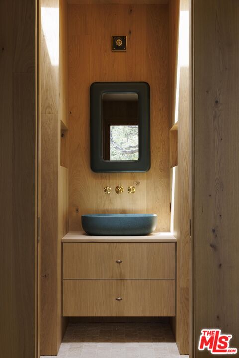 12128 Viewcrest Road Studio City, CA 91604 - Photo 21 of 24 a bathroom with a sink and a mirror