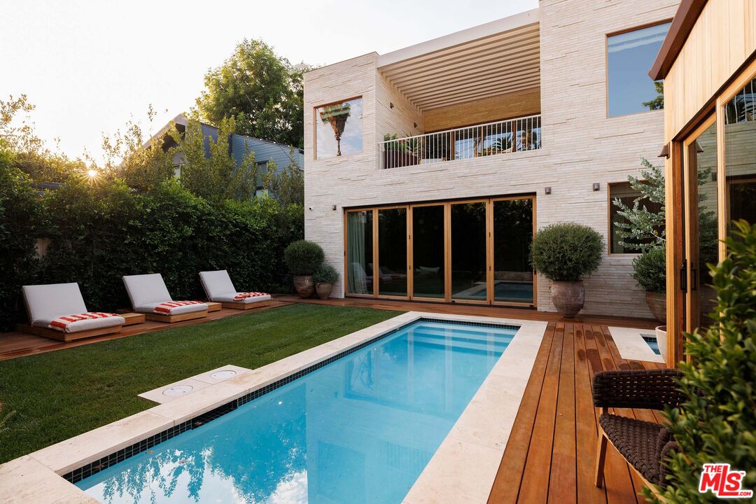 12128 Viewcrest Road Studio City, CA 91604 - Photo 23 of 24 a view of a house with backyard and sitting area