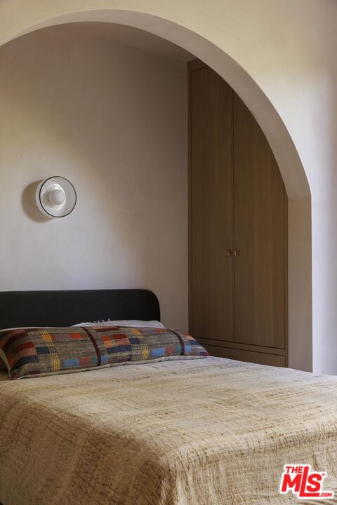 12128 Viewcrest Road Studio City, CA 91604 - Photo 7 of 24 a view of a livingroom with a wooden floor