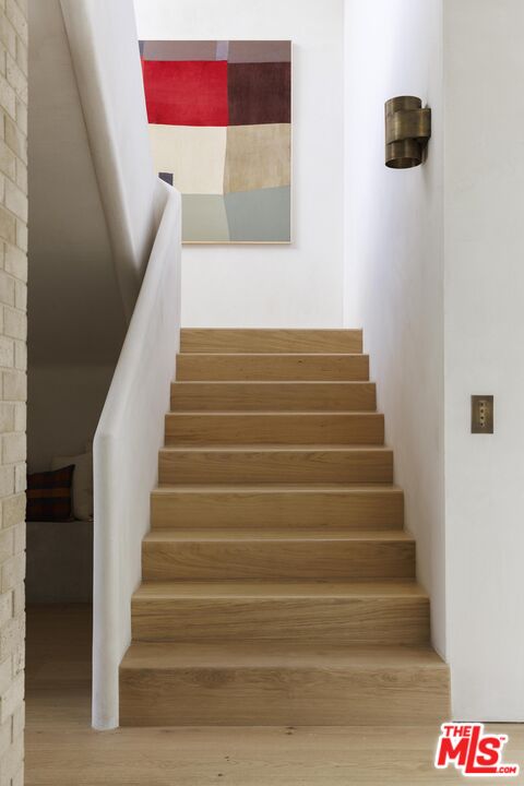 12128 Viewcrest Road Studio City, CA 91604 - Photo 9 of 24 a view of entryway