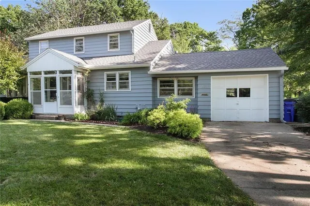 $289,995 | 600 West Elm Street, Olathe, KS 66061