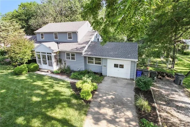 $289,995 | 600 West Elm Street, Olathe, KS 66061