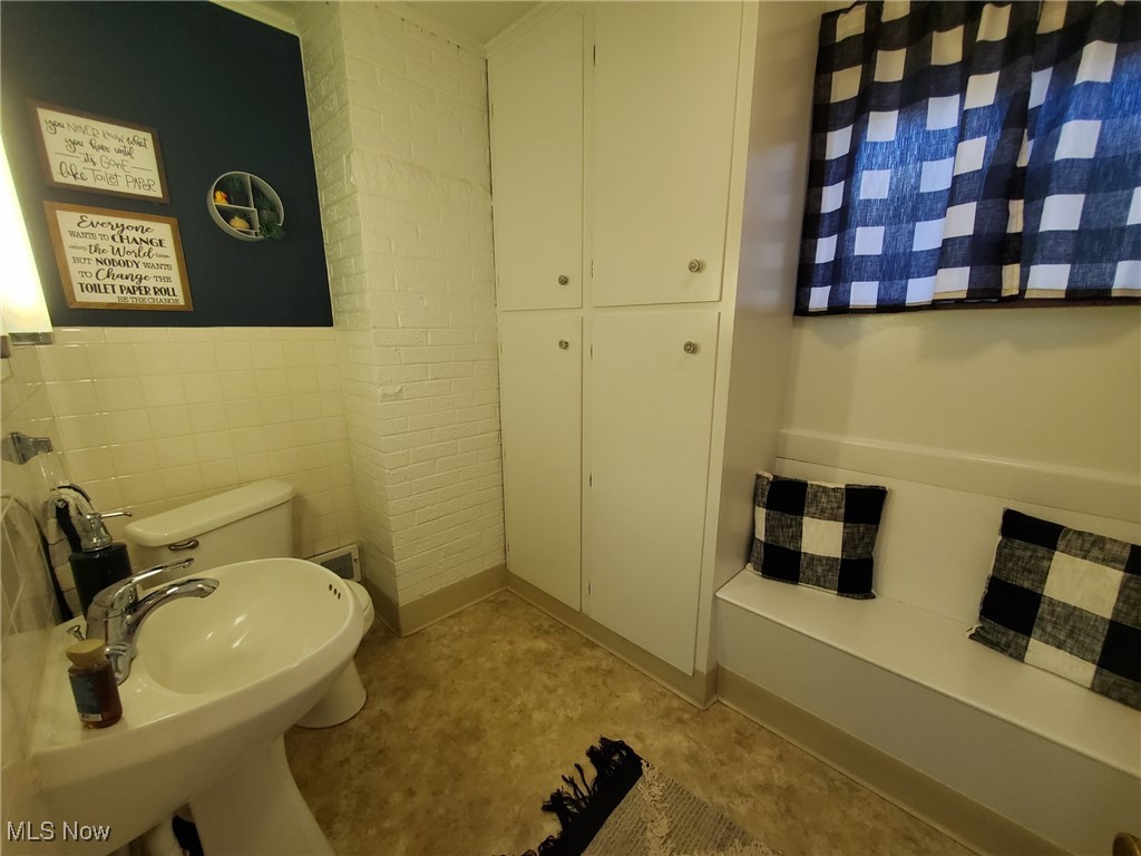 2860 Eastern Road Rittman, OH 44270 - Photo 18 of 49 1st floor half bath