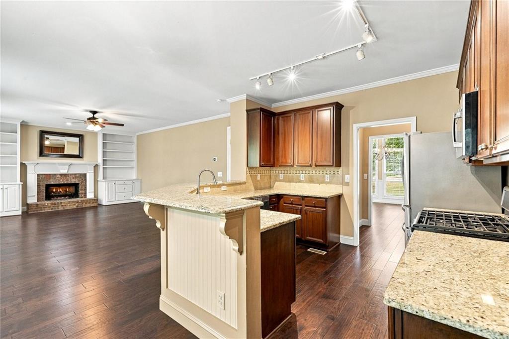 238 Ribbon Leaf View Suwanee, GA 30024 - Photo 10 of 41 Gallery Image 10