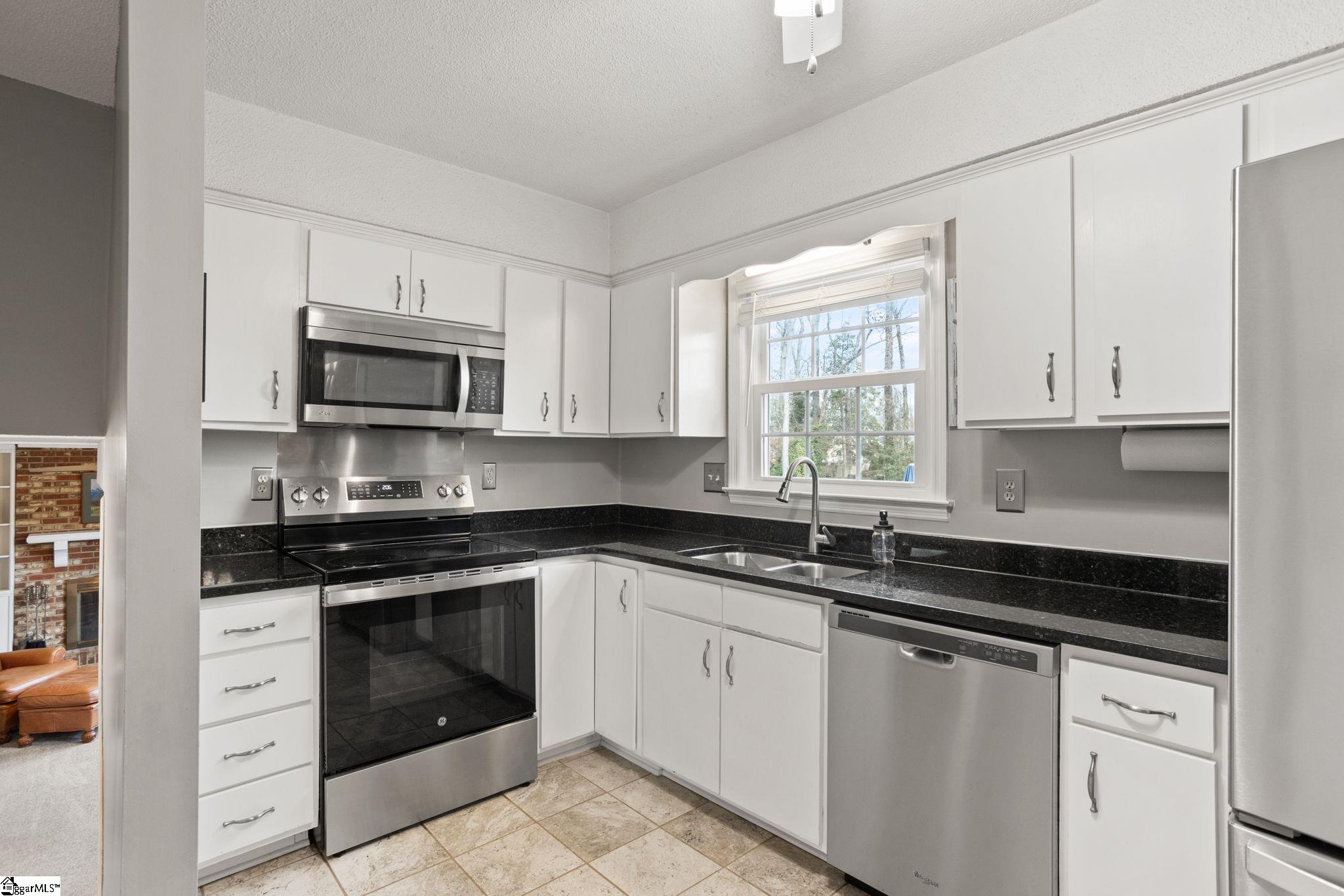 4929 Bridle Path Lane Greenville, SC 29615 - Photo 13 of 23